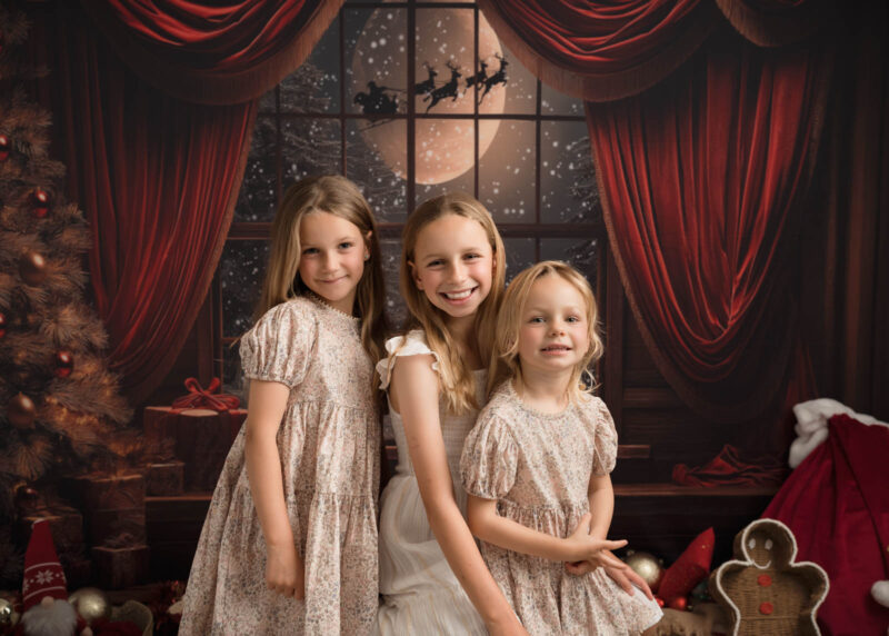 christmas mini photos with darker magical backdrop for Adelaide photographer. Melissa Alagich Photography
